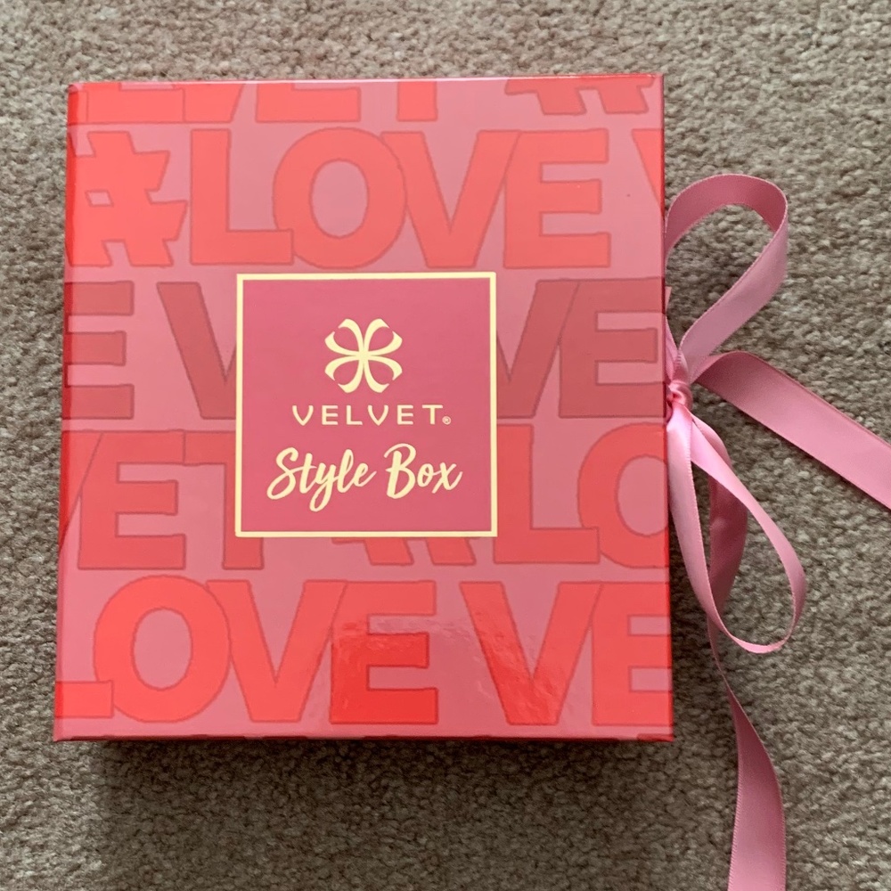 NEW!  VELVET Sunglass Storage Box with Tie Bow
